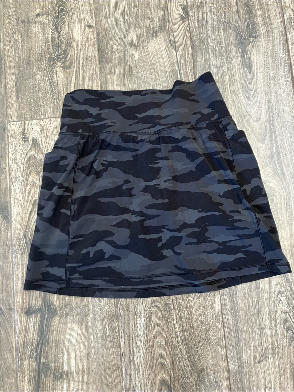 Athleta Salutation stash pocket Camo Skort